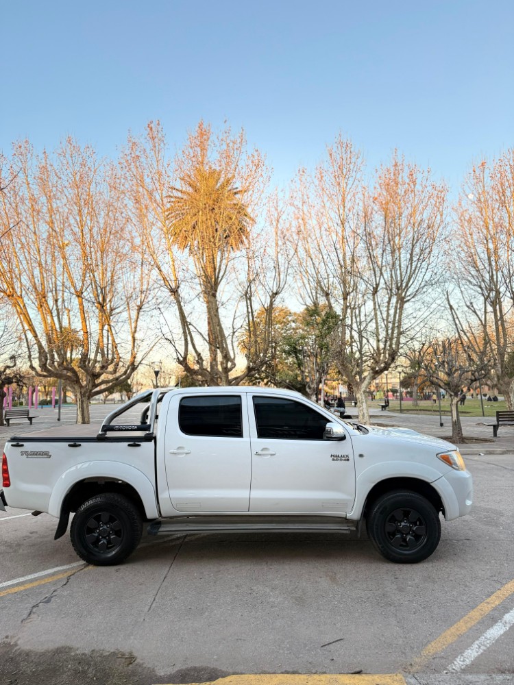 Toyota HILUX SRV — foto 3